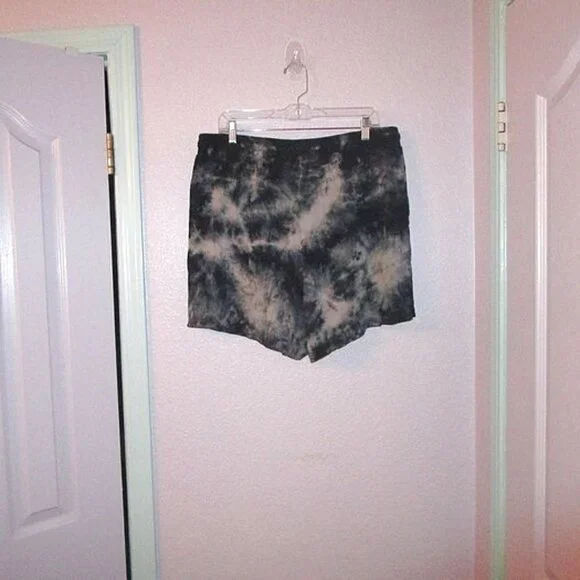 Torrid Gauze Pull On Shorts Size 1X Pockets Wide Leg High Rise Grunge Whimsigoth - Picture 7 of 8